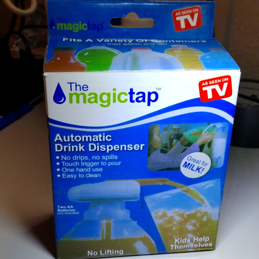 Automatic drink dispenser